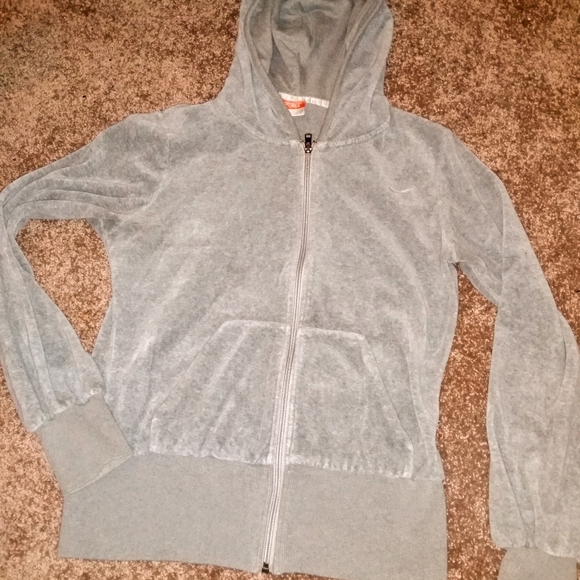 Meet your Posher, Christine - Picture 3 of 5